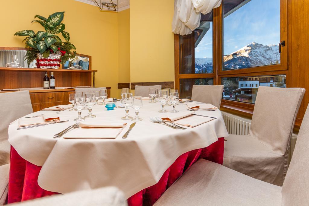 Hotel Relais Des Alpes Oulx Exterior foto