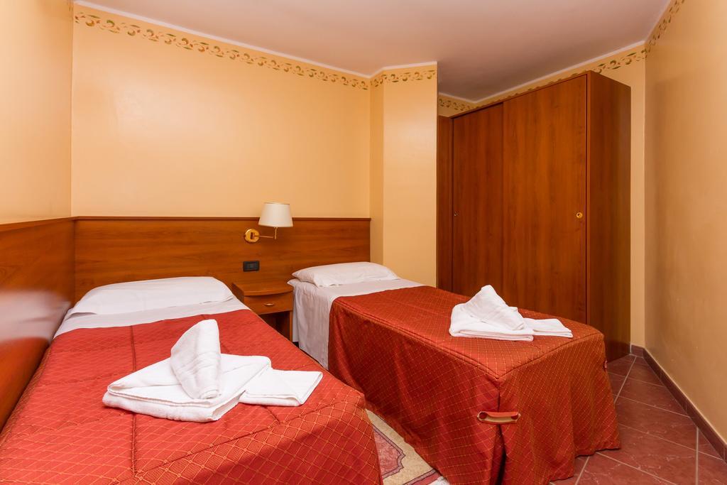 Hotel Relais Des Alpes Oulx Habitación foto